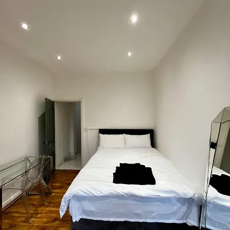 The 3-bed Luxe Sanctuary - Free Parking & Office *