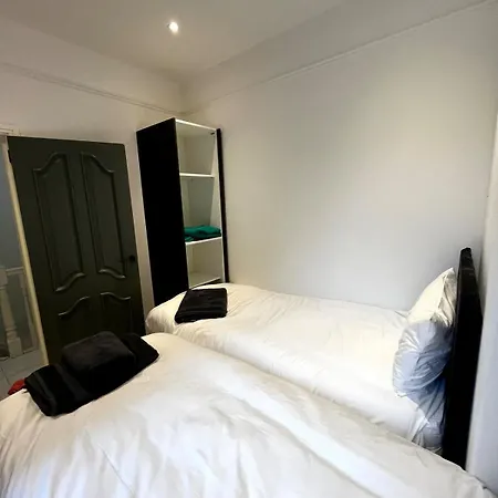 בית נופש The 3-bed Luxe Sanctuary - Free Parking & Office *
