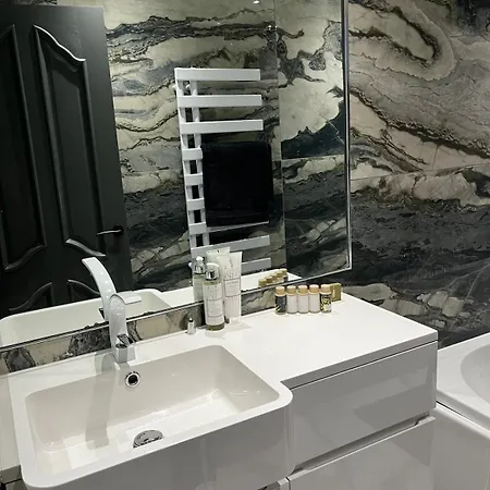 בית נופש The 3-bed Luxe Sanctuary - Free Parking & Office מנצ'סטר