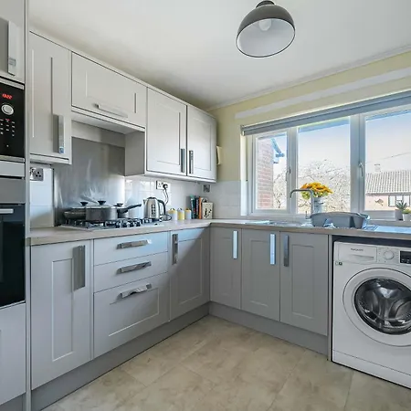 Stylish 2br Near Mcr Airport Daire