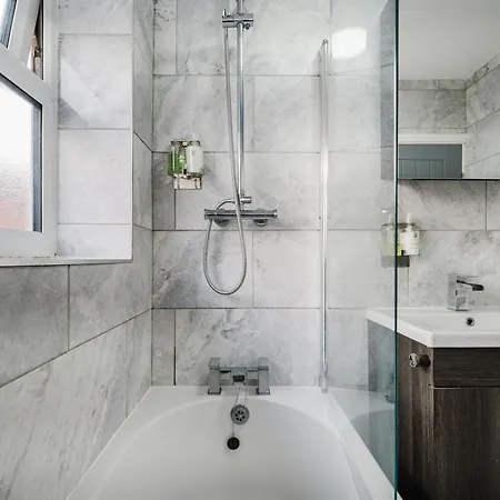 3br | Parking | Contractor | A57 & M60 Links Lägenhet Manchester