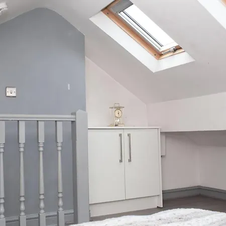 The Grey Mansion * Manchester