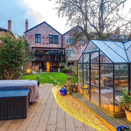 Ferienhaus Opulent Oasis Large Luxury Sleeps 10 *
