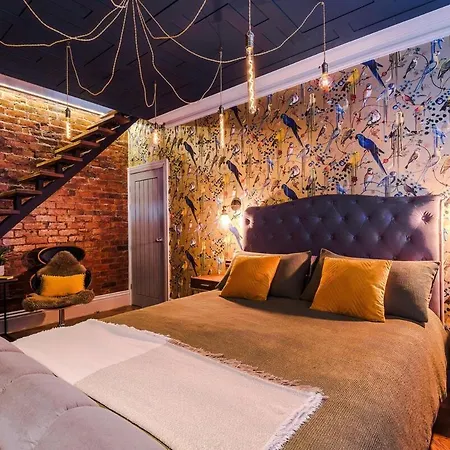 Ferienhaus Opulent Oasis Large Luxury Sleeps 10 *