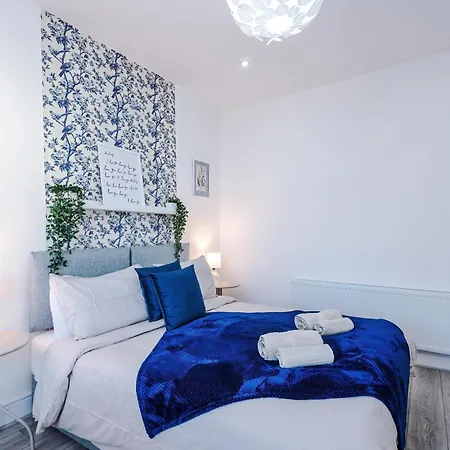 Lägenhet Stylish Salford Home, 3 Double Bedrooms, Stunning Decor, Free On Street Parking, Sleeps 8 Guests, Perfect For Families, Contractors, Group