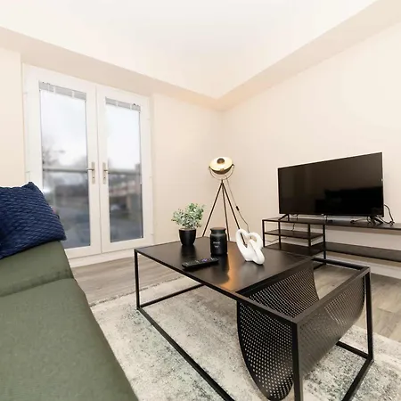 Spacious & Contemporary 2 Bed Mánchester