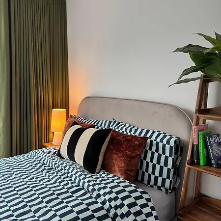 Villa Canal-side Luxury 3br House With Secure Free Parking