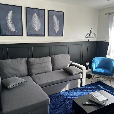 Дом отдыха Pool&tennis Table - Up To 40 Percent Off Old Trafford 3 Bed *