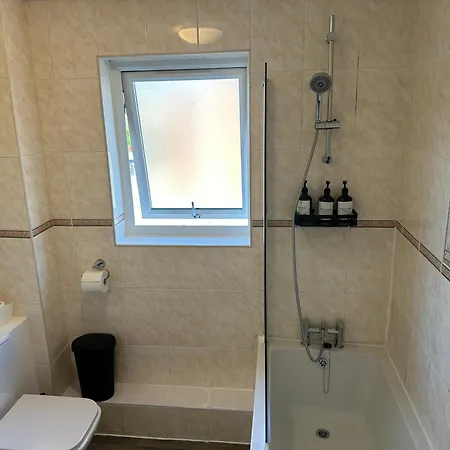 Pool&tennis Table - Up To 40 Percent Off Old Trafford 3 Bed Дом отдыха Манчестер