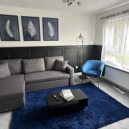 Pool&tennis Table - Up To 40 Percent Off Old Trafford 3 Bed Дом отдыха