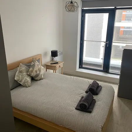 Luxury 1 Bedroom *