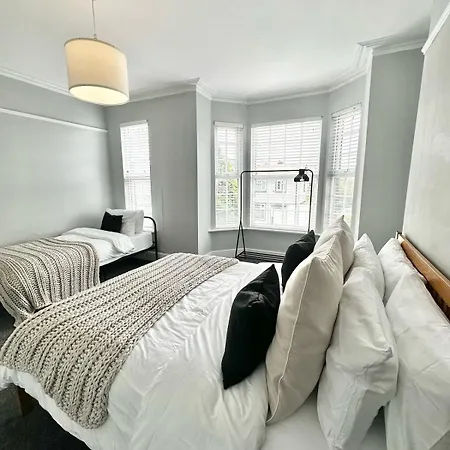 Large 5-bedroom House In Salford-free Parking-sleeps 10 Casa de Férias Manchester