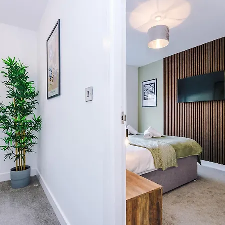 Ferienhaus 4 Bed House-2 Parking Spaces-vibrant Location *