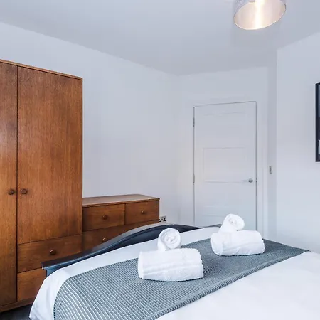 Ferienhaus 4 Bed House-2 Parking Spaces-vibrant Location