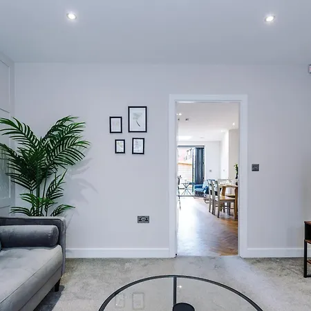 Ferienhaus 4 Bed House-2 Parking Spaces-vibrant Location *