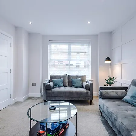 4 Bed House-2 Parking Spaces-vibrant Location Ferienhaus Manchester