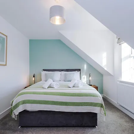 Ferienhaus 4 Bed House-2 Parking Spaces-vibrant Location