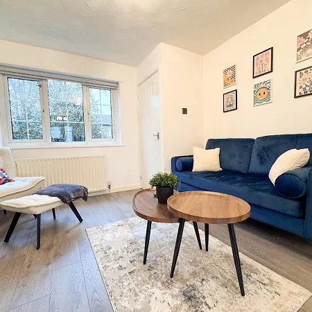 Cozy 2 Bed - Free Parking, Great Location By Vista Short Lets Hébergement de vacances *