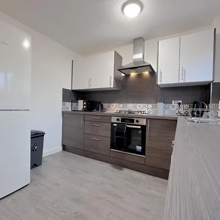 Hébergement de vacances Cozy 2 Bed - Free Parking, Great Location By Vista Short Lets