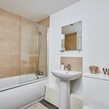 Spacious Apartment, Free Parking, Near Centre By Hass Haus *