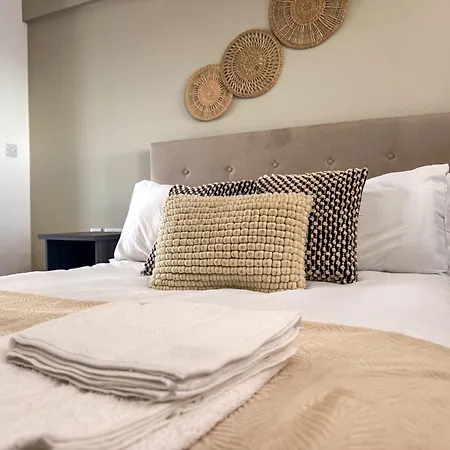 3br Penthouse By Torr Group Short Term Lets With Private Rooftop Garden Daire Manchester