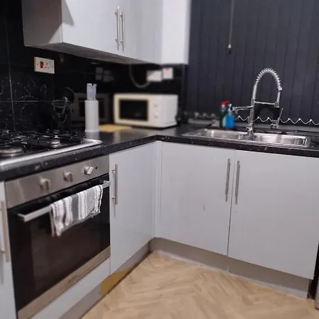 3br Near Alexandra Park And Free Parking Manchester