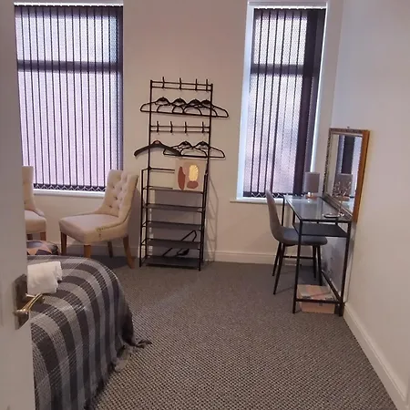 3br Near Alexandra Park And Free Parking