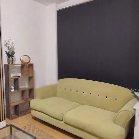 3br Near Alexandra Park And Free Parking Manchester