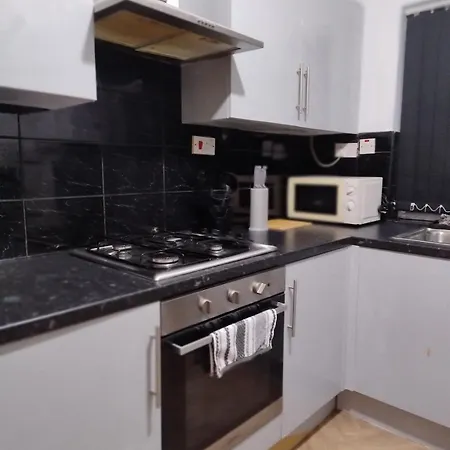 3br Near Alexandra Park And Free Parking *