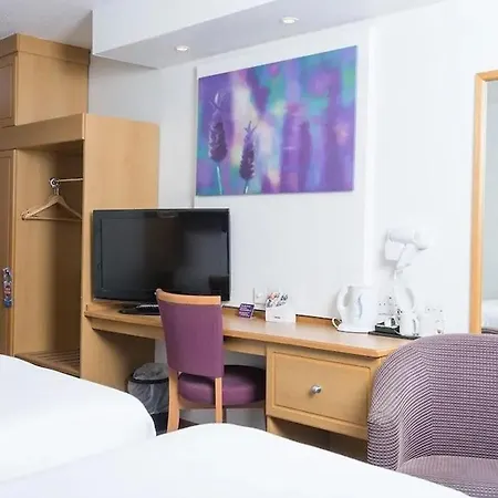 V Manchester Hotel *