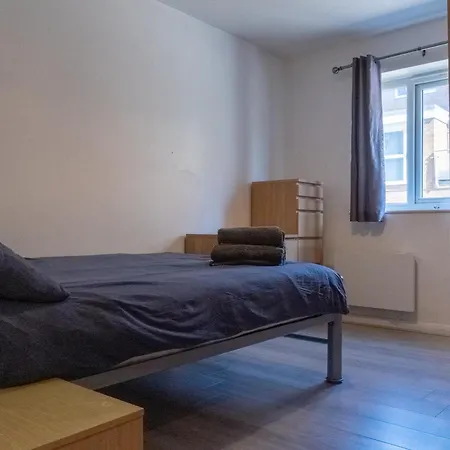 アパート Spacious 2 Bed Flat, Free Parking, Close To Town