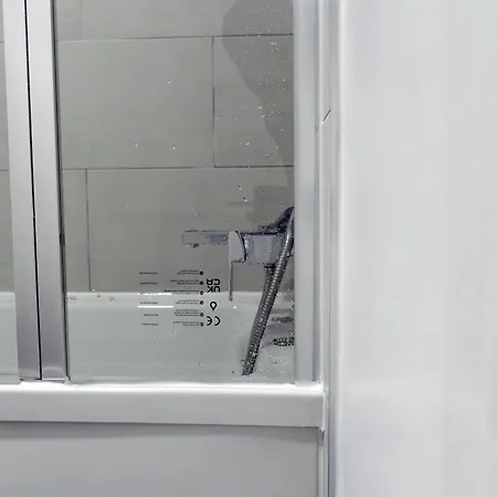 アパート Spacious 2 Bed Flat, Free Parking, Close To Town