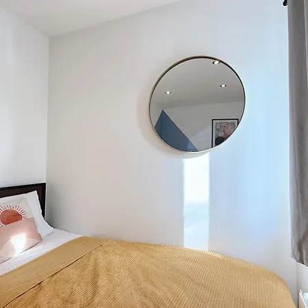 Bee - Byron House *