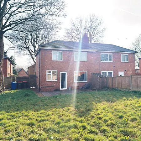 Bee - Byron House Holiday home Manchester