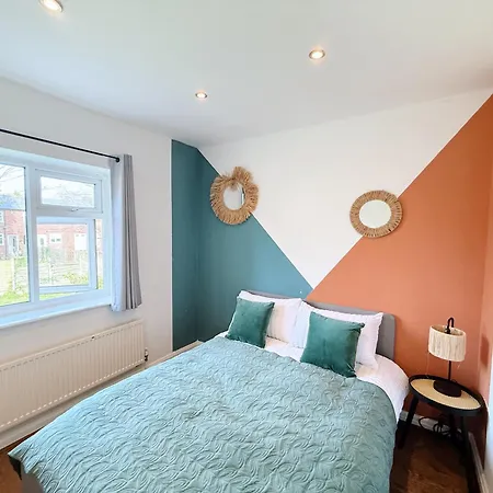 Bee - Byron House Holiday home Manchester