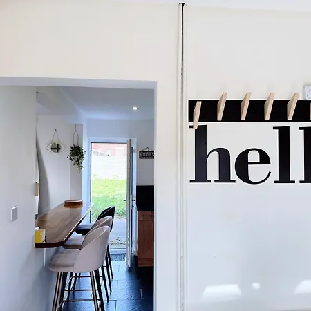 Bee - Byron House *