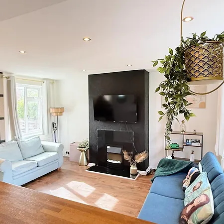 Bee - Byron House Holiday home Manchester