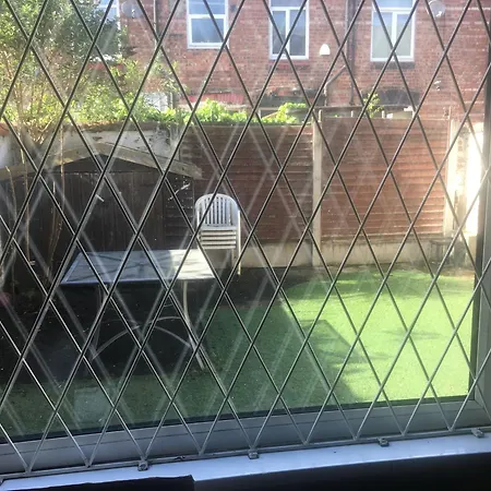 Double - Town & Nearby, 24h Bus, Airport-linked Manchester