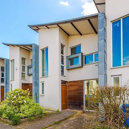 Hébergement de vacances Modern House - Sleeps 6 - Free Parking - Near Etihad Stadium - Coop Live *