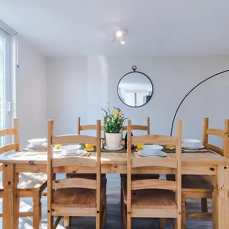 Modern House - Sleeps 6 - Free Parking - Near Etihad Stadium - Coop Live *