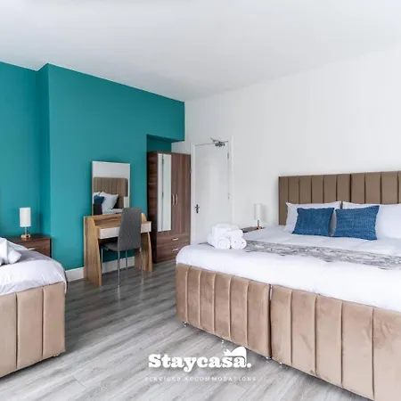 Modern 5-bed Haven Near Centre 度假居 *