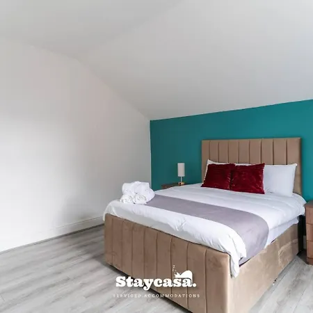 Modern 5-bed Haven Near Centre 度假居 *