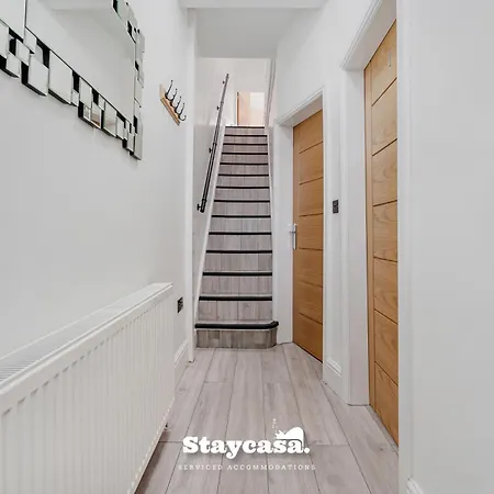 Urban Oasis Spacious 4-bedroom In Holiday home Manchester