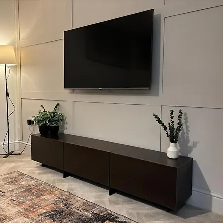 By Piccadilly & Canal St Apartment