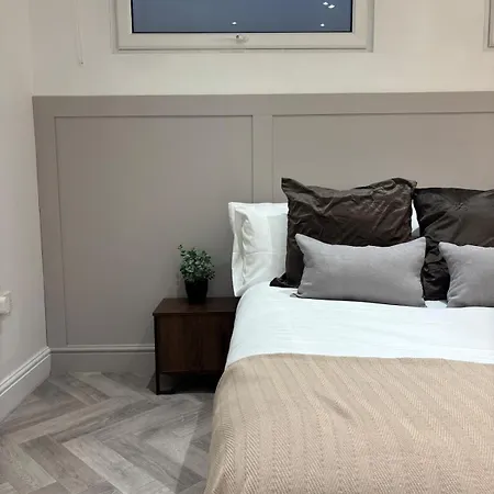 By Piccadilly & Canal St Apartment *