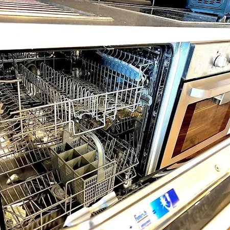 Modern High-rise Flat In Media City! 2 Beds, 2 Baths Apartman