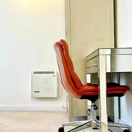 Modern High-rise Flat In Media City! 2 Beds, 2 Baths Manchester