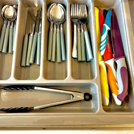 Modern High-rise Flat In Media City! 2 Beds, 2 Baths *