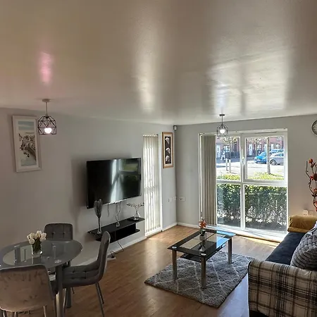 Inside City, Modern & Luxurious 2 Bed Apartment, Entire Unit * Manchester