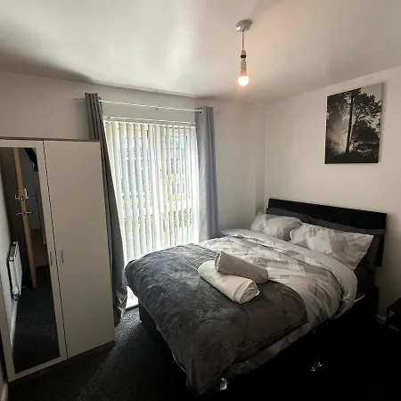 Inside City, Modern & Luxurious 2 Bed Apartment, Entire Unit * Manchester